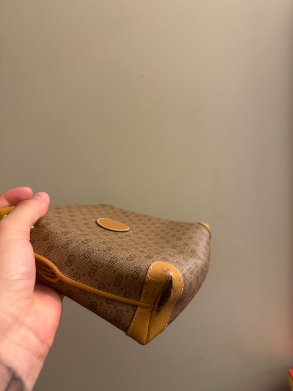 Gucci micro Monogram Pouch with Tan Trim - Picture 4 of 14